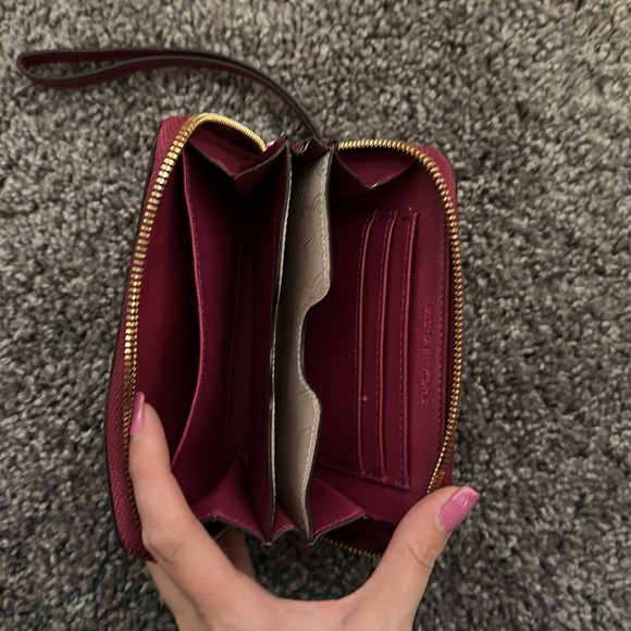 Michael Kors, zippy phone wallet - Picture 3 of 3